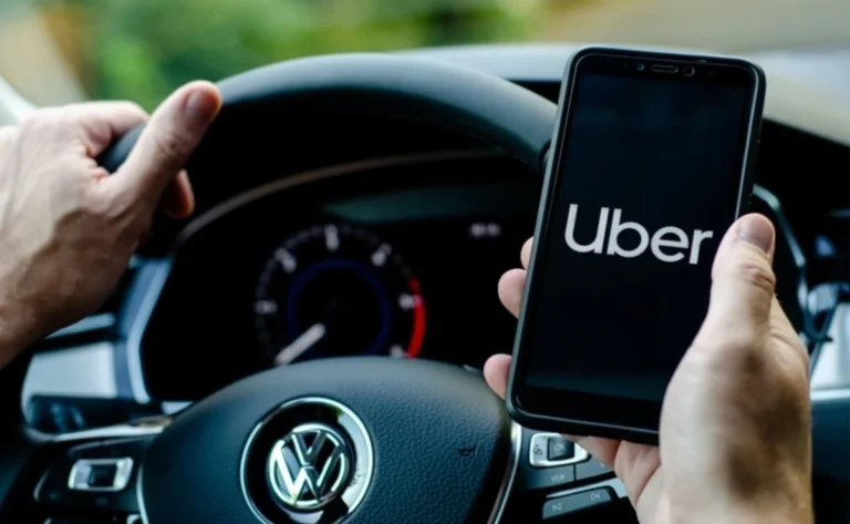 Uber vai tirar modelos das categorias Comfort e Black em 2027