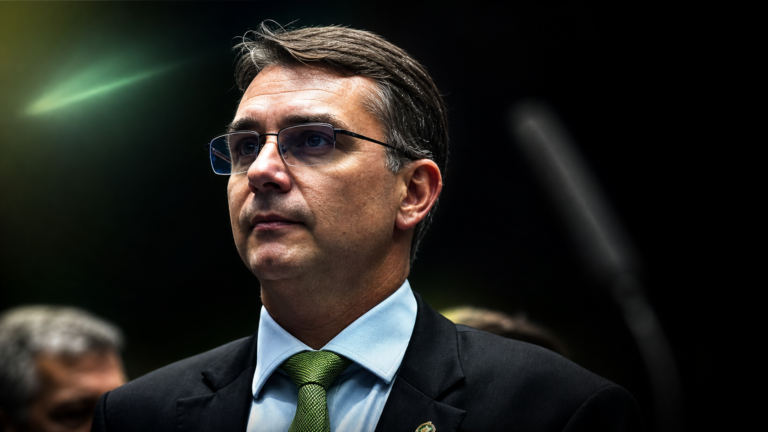 Flávio Bolsonaro propõe castração química em plano de segurança