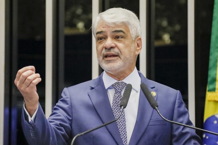 Federação Brasil da Esperança oficializa Humberto Costa ao Senado em Pernambuco