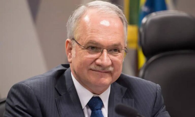 Fachin anuncia rede de Cortes constitucionais da América Latina em visita a Angola