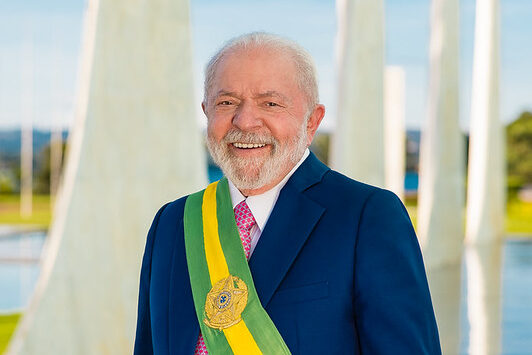 Lula avança no Sudeste enquanto Flávio Bolsonaro lidera entre evangélicos, aponta nova pesquisa