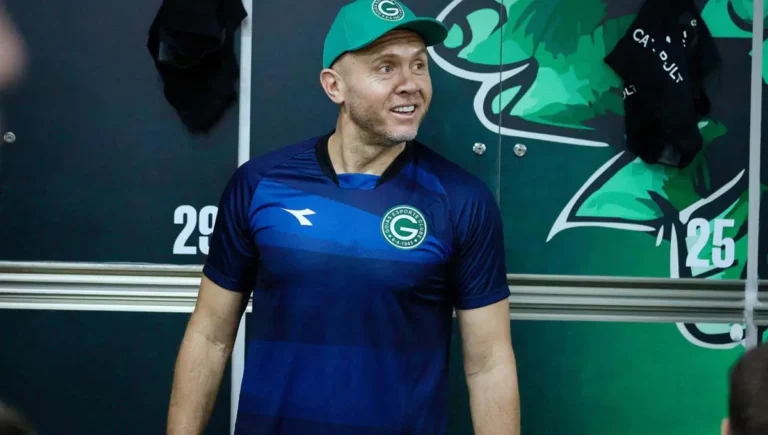 Mozart estreia como técnico do Goiás com desfalques para enfrentar o Ceará